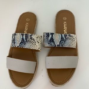 Kaanas alligator skin sandals size 8